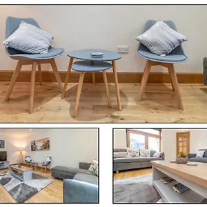 Spacious 3 Bed Townhouse With Parking Apartment