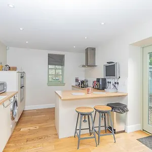 The Gate House - 3 Bed & Parking Villa
