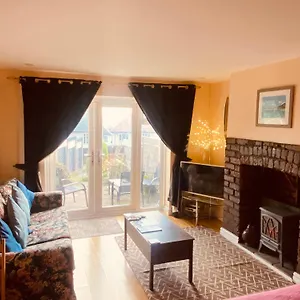 Ground Floor - View Of Lighthouse, Garden And Parking , Swansea United Kingdom